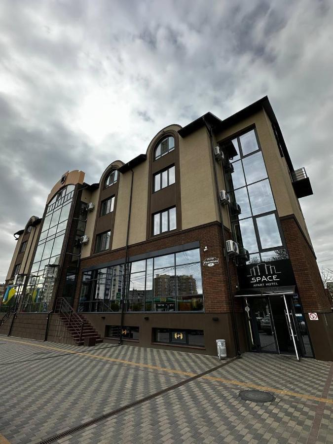 Space Apart Hotel Lutsʼk Exterior foto
